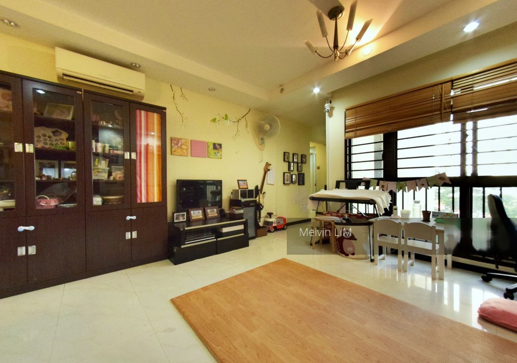 Rivervale Crescent thumbnail photo